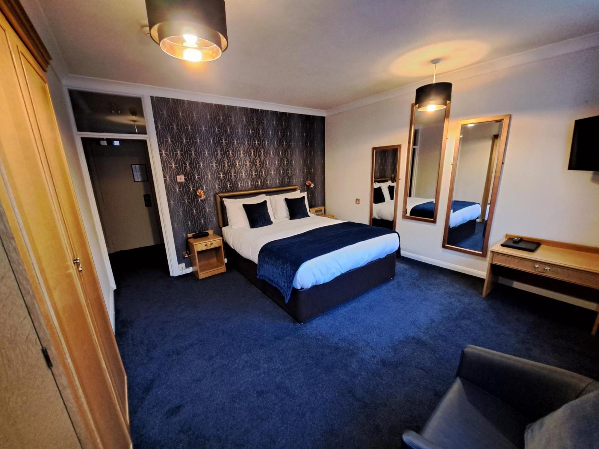 Hotel The Crescent 3*