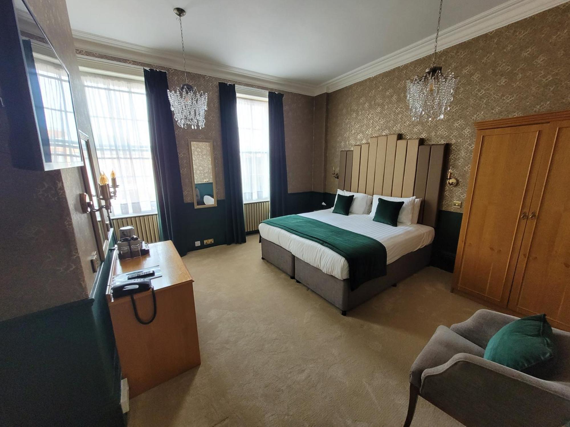 Hotel The Crescent