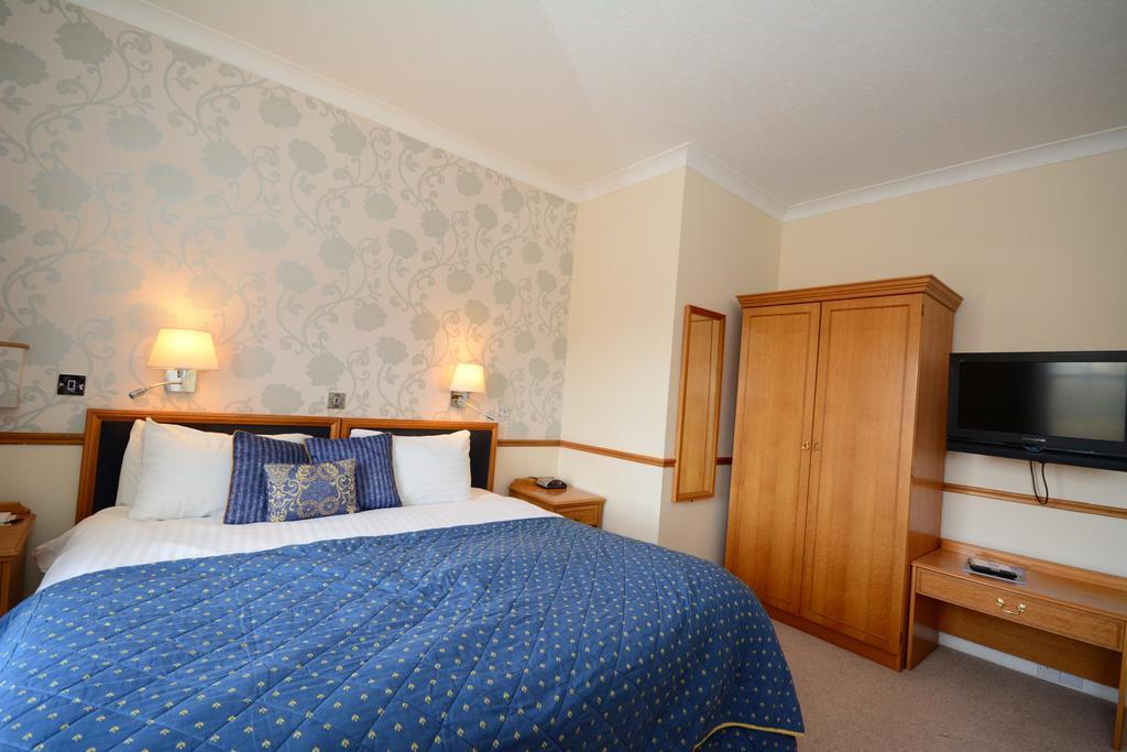 Отель The Crescent 3*