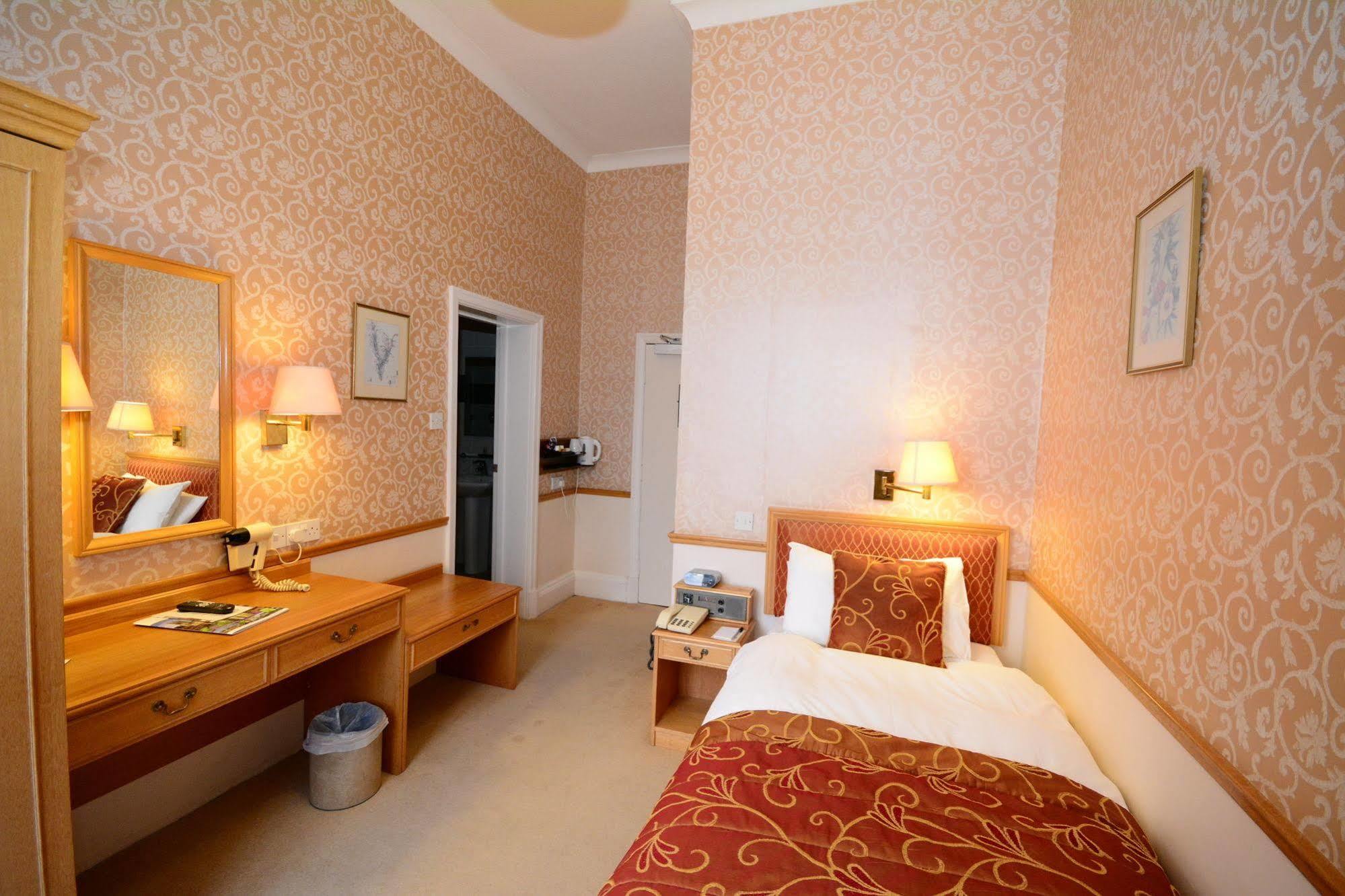 The Crescent 3* Скарборо